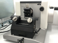 Microtome for precision cutting of samples for electron microscopy