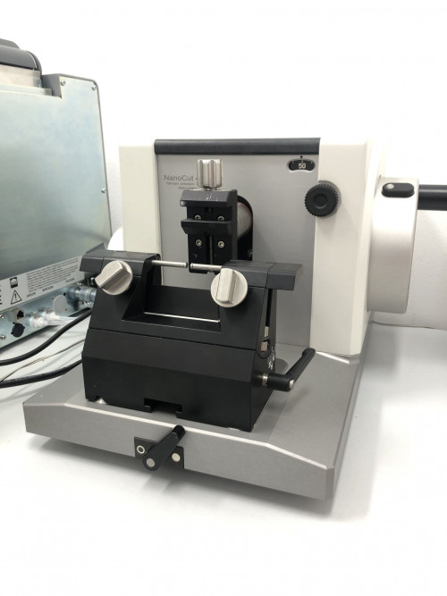 Mikrotom za precizno rezanje uzoraka za elektronsku mikroskopiju
