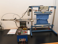 Testing device for stitches and damage of the knitted fabric loops