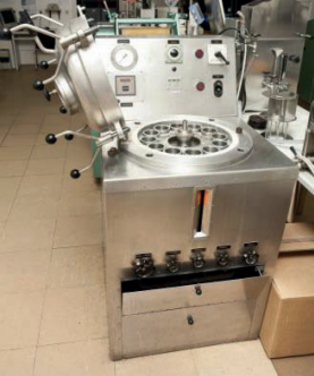 Autoclave for dyeing and finishing TTF