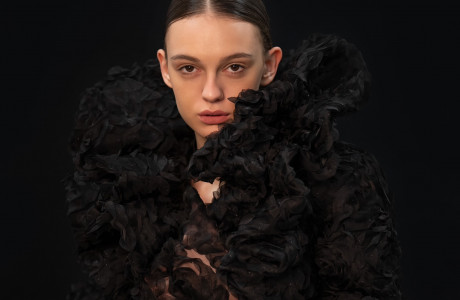 05_Crno_Mina Carević