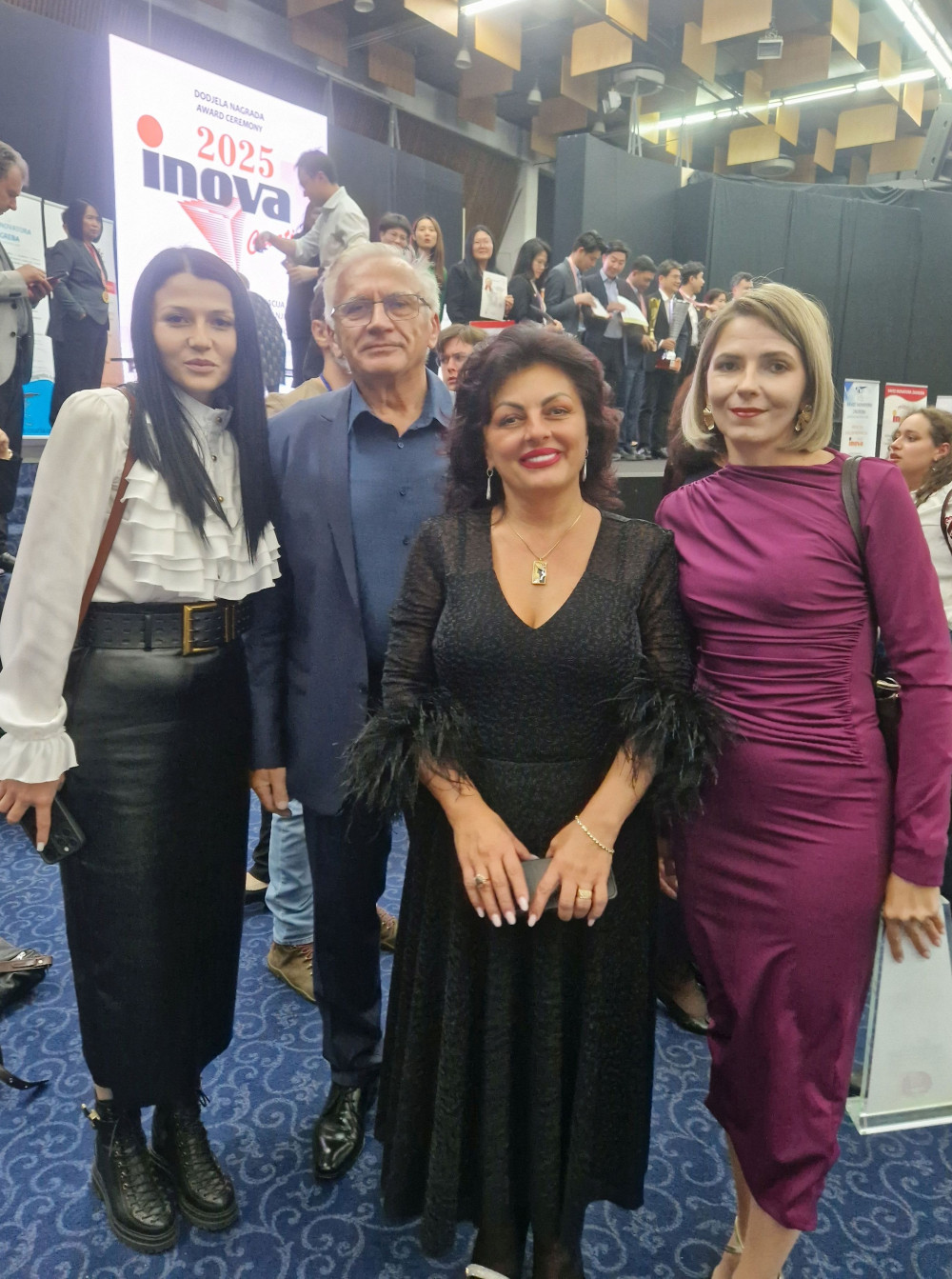 Izv. prof. Željko Knezić s članicama međunarodnog žirija za dodjelu posebne nagrade Rumunjske akademije